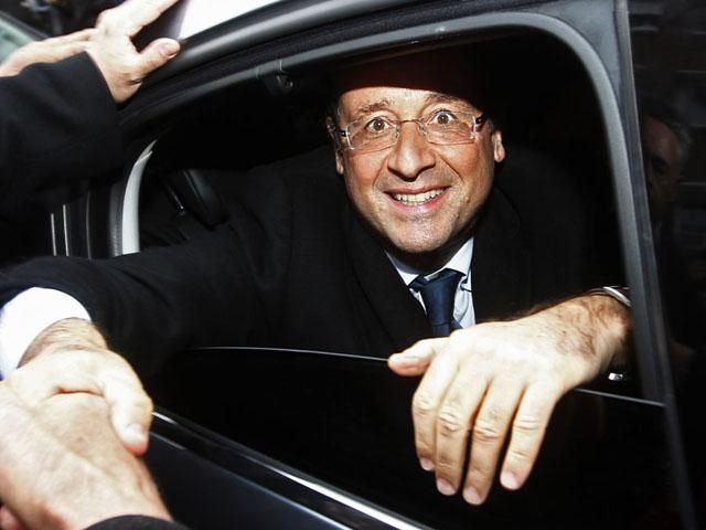 Девушки из FEMEN напали на президента Франции Девушки из FEMEN напали на президента Франции