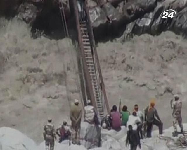 Число жертв наводнения в Индии превысило 550 человек Число жертв наводнения в Индии превысило 550 человек