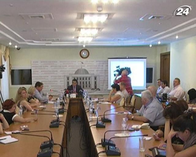 Опозиція хоче ввести ще одного нардепа у ТСК з побиття журналістів Опозиція хоче ввести ще одного нардепа у ТСК з побиття журналістів