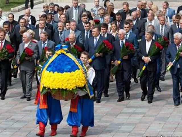 Бюджетні гроші витрачають на пальмами, умбулятоси і гіпсофіли Бюджетні гроші витрачають на пальмами, умбулятоси і гіпсофіли