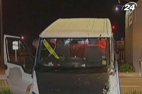 В Мельбурне автомобиль пробил стену ресторана В Мельбурне автомобиль пробил стену ресторана