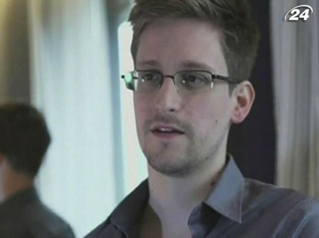 Сноуден вылетел из Гонконга в Москву Сноуден вылетел из Гонконга в Москву