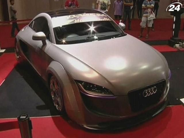 В Бангкоці організували автошоу тюнінгованих автомобілів В Бангкоці організували автошоу тюнінгованих автомобілів