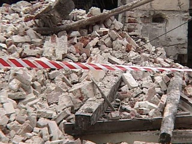 У Судані на паломників впала цегляна стіна: загинуло 12 людей У Судані на паломників впала цегляна стіна: загинуло 12 людей