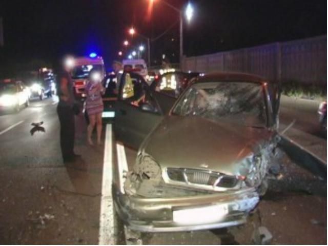 В тройном ДТП в Киеве пострадали 4 человека В тройном ДТП в Киеве пострадали 4 человека