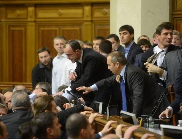 Оппозиция говорит о войне из-за своей беспомощности, - регионал Оппозиция говорит о войне из-за своей беспомощности, - регионал