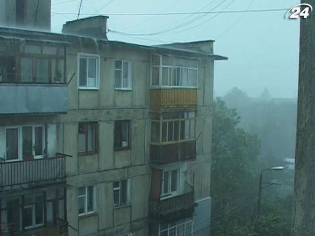 На западе Украины - штормовое предупреждение - 25 июня 2013 - Телеканал новин 24 На западе Украины - штормовое предупреждение - 25 июня 2013 - Телеканал новин 24