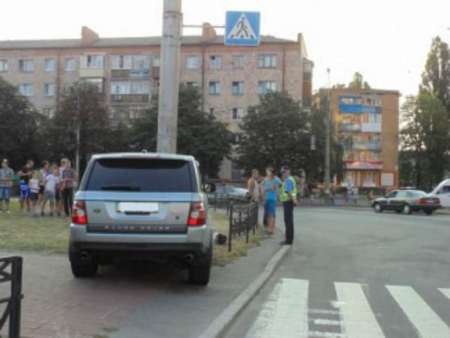 У Чернігові п’яний водій збив пенсіонера і в'їхав у стовп У Чернігові п’яний водій збив пенсіонера і в'їхав у стовп