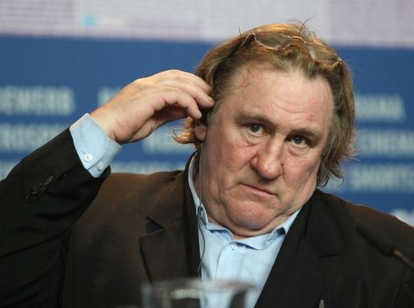 Депардье со съемочной группой попал в аварию Депардье со съемочной группой попал в аварию