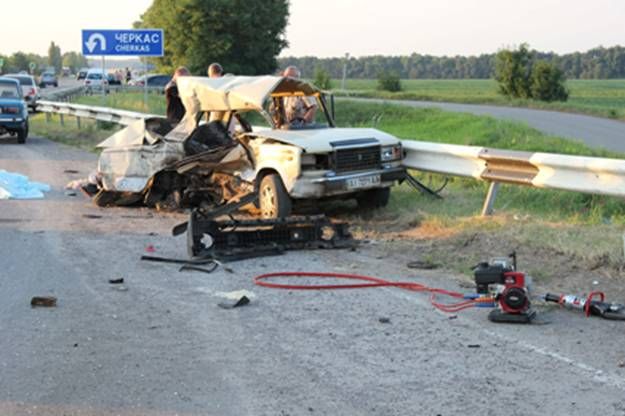 На Киевщине в страшном ДТП погибли отец и двое детей На Киевщине в страшном ДТП погибли отец и двое детей