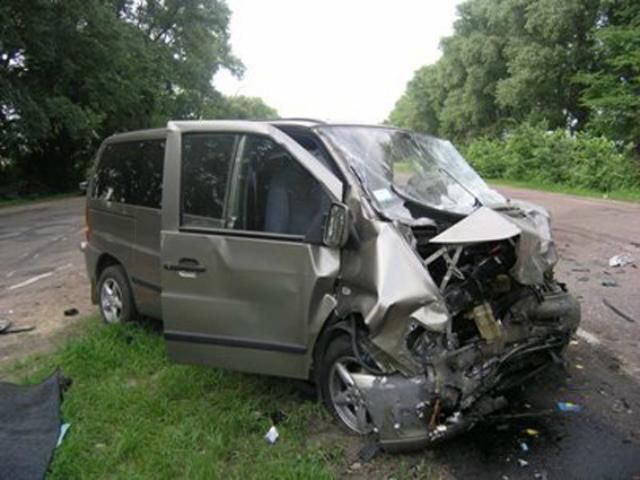 В жахливій аварії на Житомирщині загинуло подружжя В жахливій аварії на Житомирщині загинуло подружжя