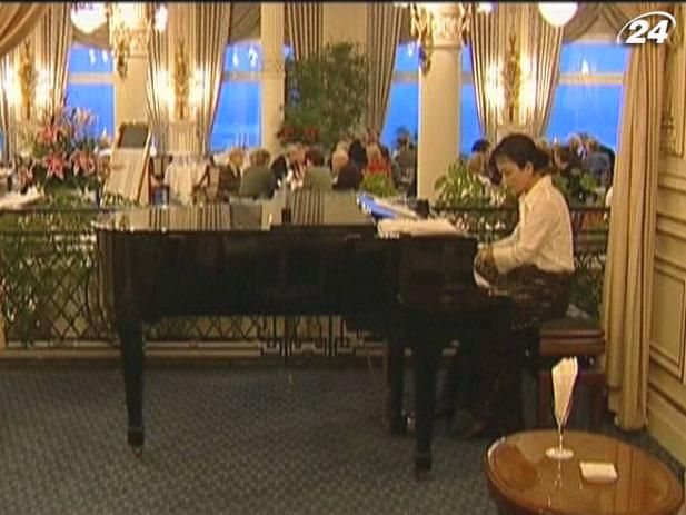 L'Hotel Du Palais - готель імператорів на березі океану L'Hotel Du Palais - готель імператорів на березі океану