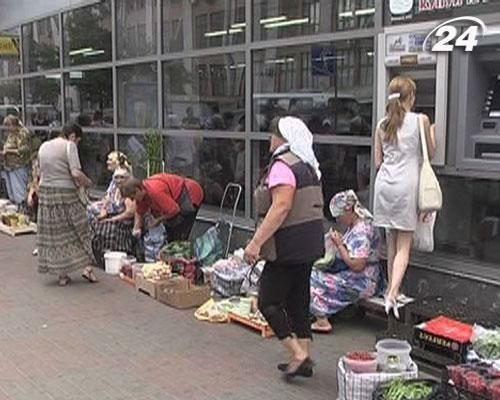 Крупным планом: Частные предприниматели сворачивают свой бизнес из-за стихийных торговцев Крупным планом: Частные предприниматели сворачивают свой бизнес из-за стихийных торговцев