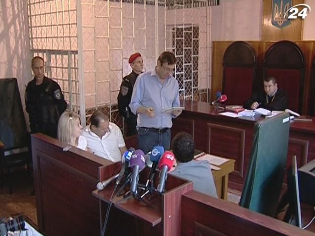 Сегодня суд продолжит рассмотрение жалобы Луценко на действия Кузьмина Сегодня суд продолжит рассмотрение жалобы Луценко на действия Кузьмина