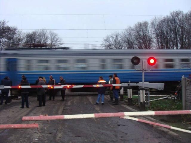 Авария в Виннице: пьяный водитель съехал с моста на железнодорожный путь