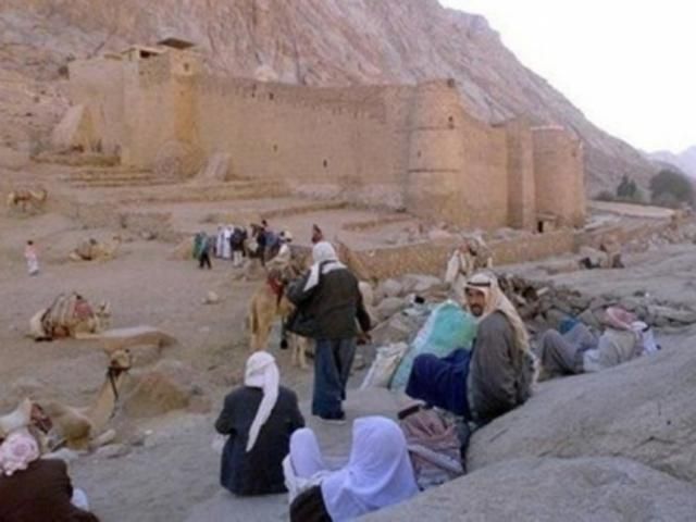 Українських туристів просять не їздити по Єгипту, а залишатися в готелях Українських туристів просять не їздити по Єгипту, а залишатися в готелях