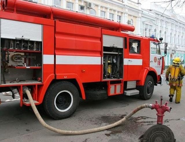 В Запорожье на остановке сгорел трамвай