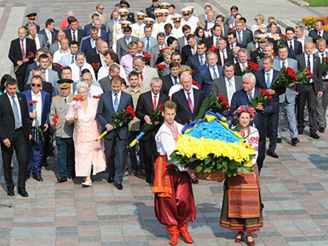 Украина отметила День Конституции