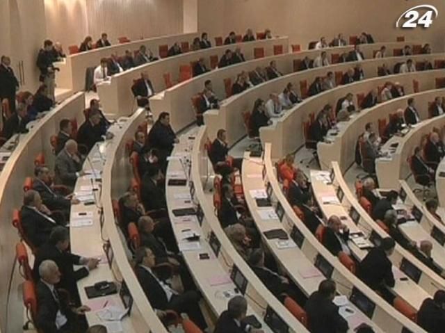 Партія Саакашвілі бойкотуватиме засідання парламенту Грузії Партія Саакашвілі бойкотуватиме засідання парламенту Грузії