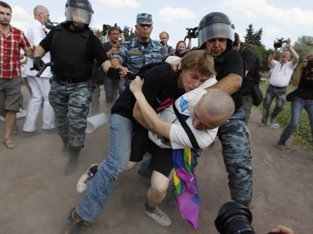 Во время акции геев в России задержали почти 60 человек