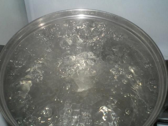 На Хмельниччині двоє маленьких дітей обпеклися кип’ятком На Хмельниччині двоє маленьких дітей обпеклися кип’ятком