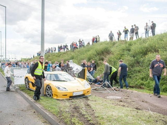 Під час автошоу у Польщі суперкар в'їхав у групу людей: 17 постраждалих Під час автошоу у Польщі суперкар в'їхав у групу людей: 17 постраждалих