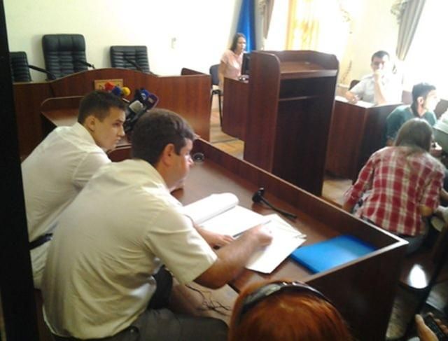 Розгляд справи Тітушка: суддя дозволила знімати слухання на відео Розгляд справи Тітушка: суддя дозволила знімати слухання на відео