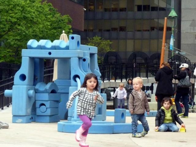 Необычная детская площадка-конструктор в Нью-Йорке