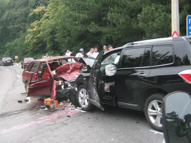 Смертельна ДТП у Криму: загинуло троє людей Смертельна ДТП у Криму: загинуло троє людей