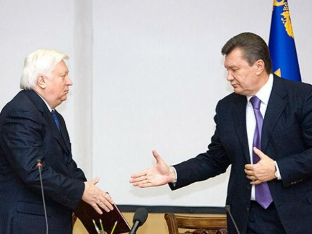 Янукович поручил позаботиться о свободе слова Пшонке и Захарченко