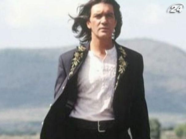 Антонио Бандерас - страстный испанец с шикарным голосом Антонио Бандерас - страстный испанец с шикарным голосом