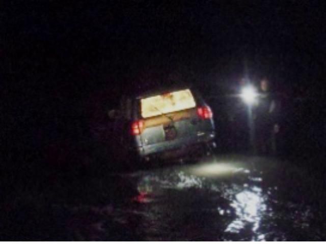 У Києві в річку змило автомобіль У Києві в річку змило автомобіль