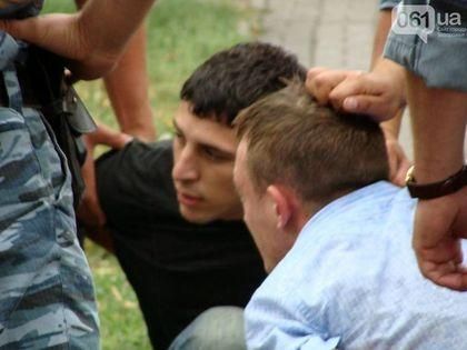 За обливание свободовца фекалиями двое запорожцев заплатят по 100 гривен За обливание свободовца фекалиями двое запорожцев заплатят по 100 гривен