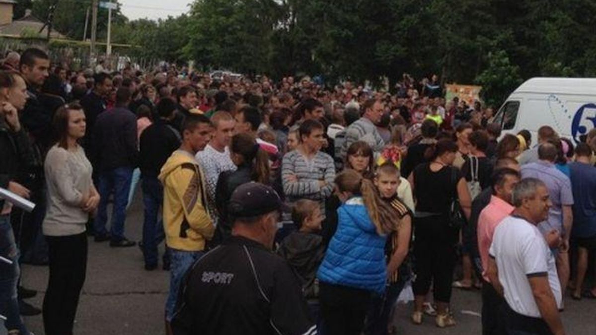 Міліція Врадіївки застосувала до громади, що мітингує, сльозогінний газ