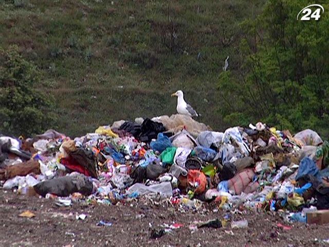 У Бахчисараї місцеві жителі перекрили рух сміттєвозам