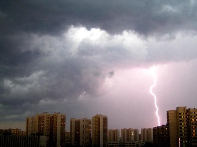 На Київщині ввечері штормове попередження
