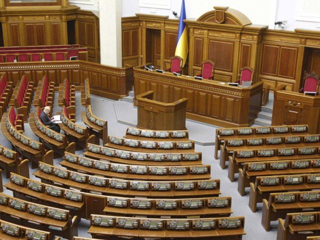 Рада працювала до 22-ї, свободівці кричали, що хочуть працювати ще Рада працювала до 22-ї, свободівці кричали, що хочуть працювати ще