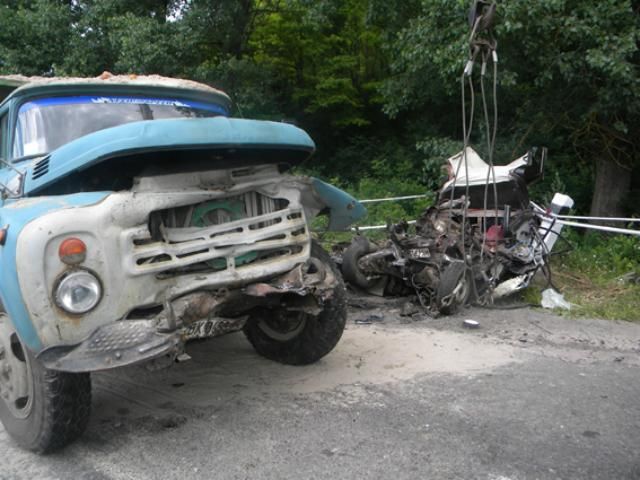 В страшной аварии в Хмельницкой области погибли 5 человек В страшной аварии в Хмельницкой области погибли 5 человек