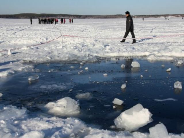 Челябінський метеорит витягнуть з озера за 1 мільйон доларів Челябінський метеорит витягнуть з озера за 1 мільйон доларів