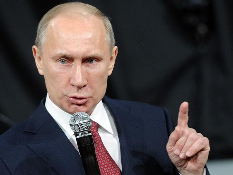 Путін заборонив іноземним одностатевим парам усиновлювати російських дітей Путін заборонив іноземним одностатевим парам усиновлювати російських дітей