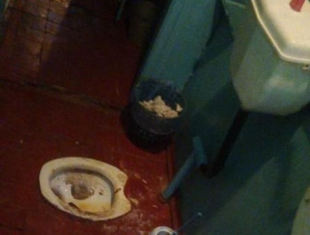 Дети с Волыни покинули "лагерь-бомжарню" и переехали в другое заведение Дети с Волыни покинули "лагерь-бомжарню" и переехали в другое заведение