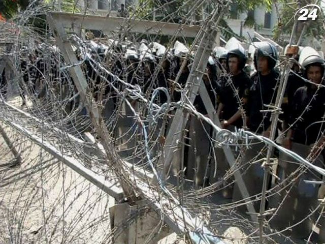 Єгипетська армія взяла під охорону будівлю державного телебачення Єгипетська армія взяла під охорону будівлю державного телебачення