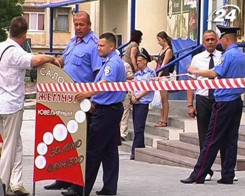 В центре Севастополя охранник ювелирного магазина убил мужчину В центре Севастополя охранник ювелирного магазина убил мужчину