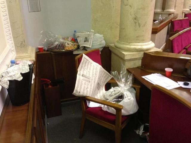 Ар'єв: Регіонали прямо в залі парламенту розливали бухло Ар'єв: Регіонали прямо в залі парламенту розливали бухло