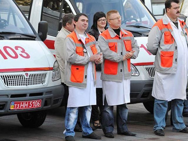 Янукович дозволив приватним особам фінансувати "швидку" Янукович дозволив приватним особам фінансувати "швидку"