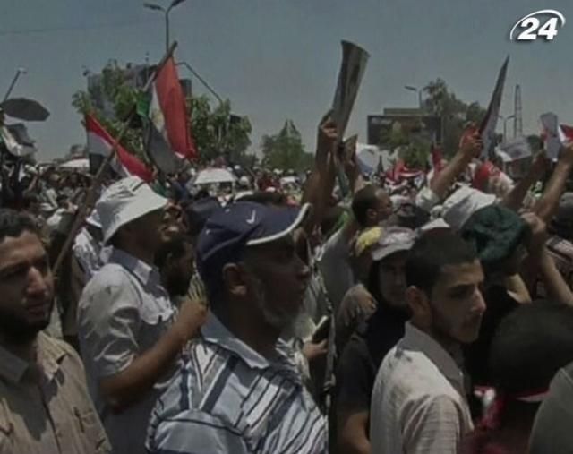 Військові в Каїрі відкрили вогонь по прихильниках Мурсі