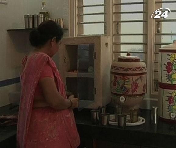 В Індії виготовляють бюджетні холодильники з глини