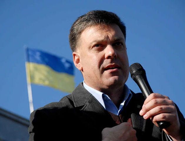 Тягнибок вважає, що регіонали і комуністи не можуть називатись політиками Тягнибок вважає, що регіонали і комуністи не можуть називатись політиками