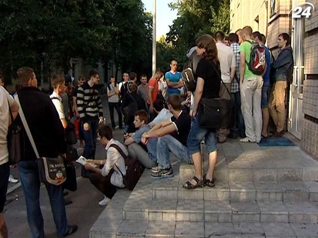 Столичні військкомати збирають аншлаги Столичні військкомати збирають аншлаги