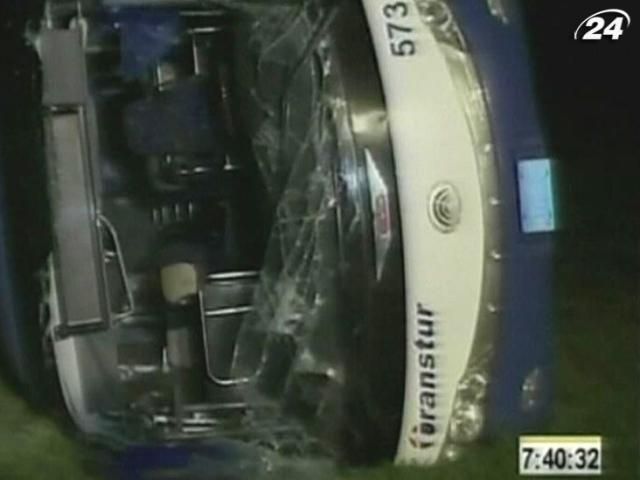 На Кубе перевернулся автобус с иностранными туристами На Кубе перевернулся автобус с иностранными туристами